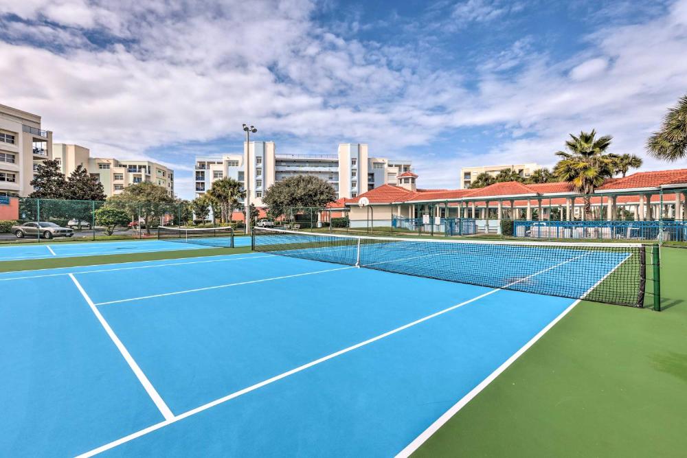 New Smyrna Beach Condo with Balcony and Pool Access